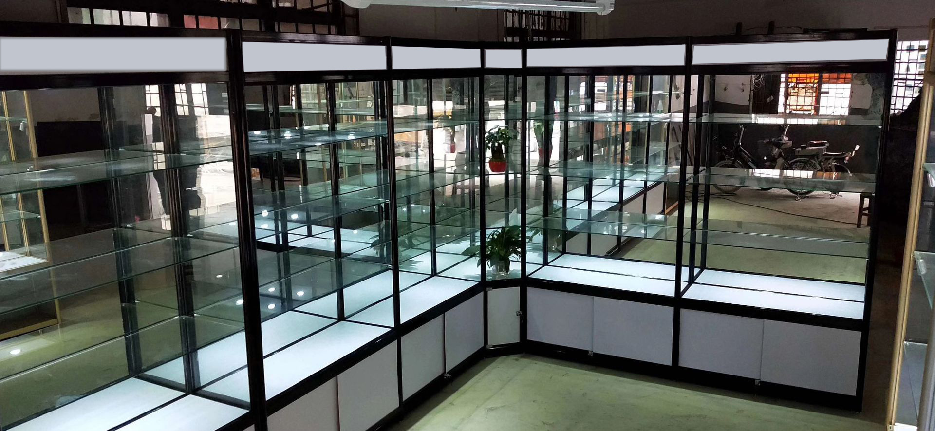 匠心独运 解读古董与奢侈品展示柜的艺术与技术